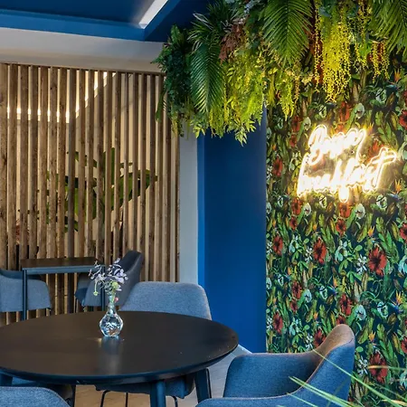 Bossa & Bed Hostal *